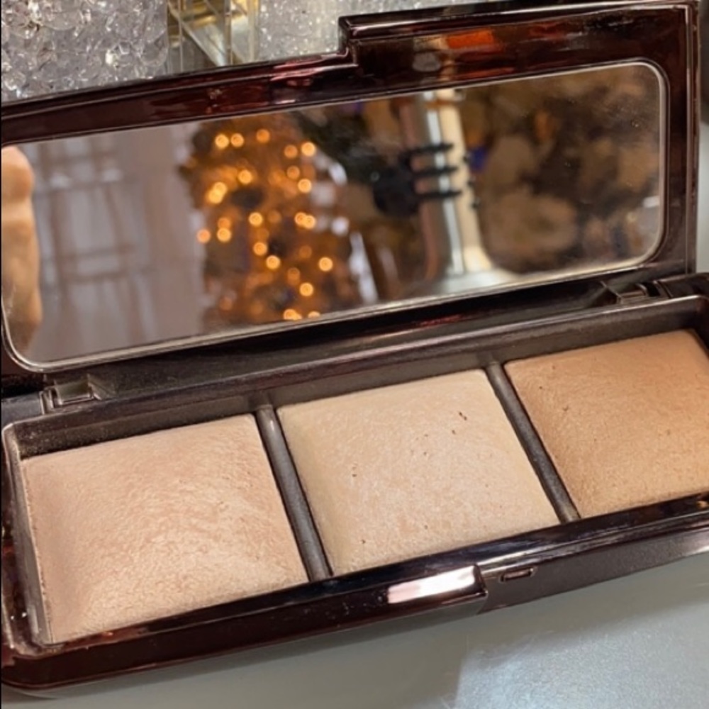Hourglass Ambient Lighting palette.